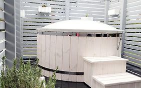 Caloroczny Domek W Nadolu Z Jacuzzi Na Tarasie